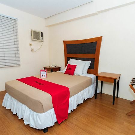 Reddoorz @ Amorsolo Makati Makati City Екстериор снимка