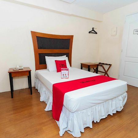 Reddoorz @ Amorsolo Makati Makati City Екстериор снимка
