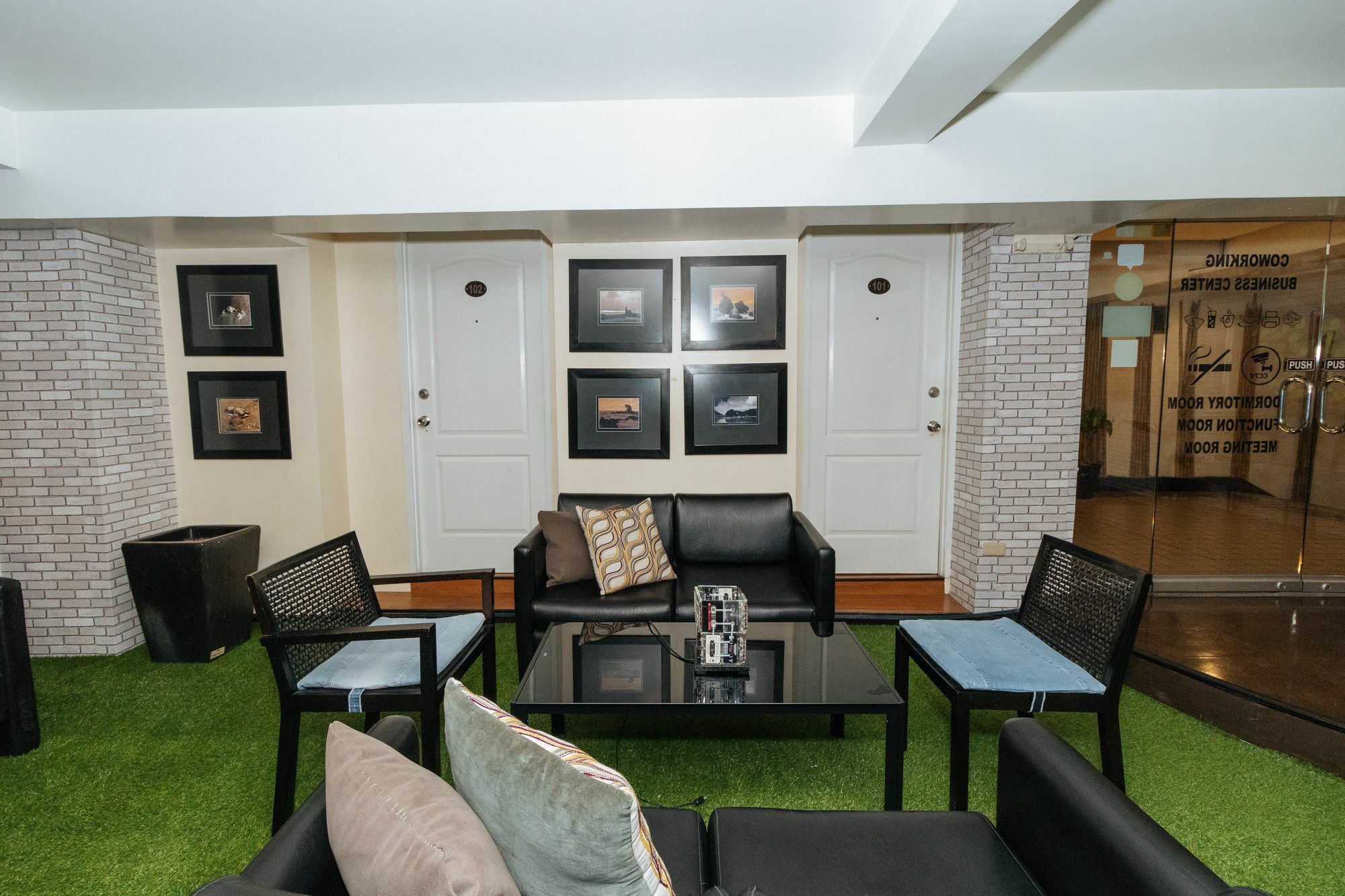 Reddoorz @ Amorsolo Makati Makati City Екстериор снимка