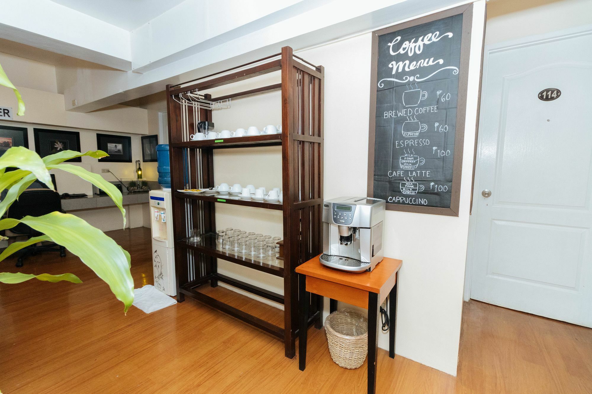 Reddoorz @ Amorsolo Makati Makati City Екстериор снимка